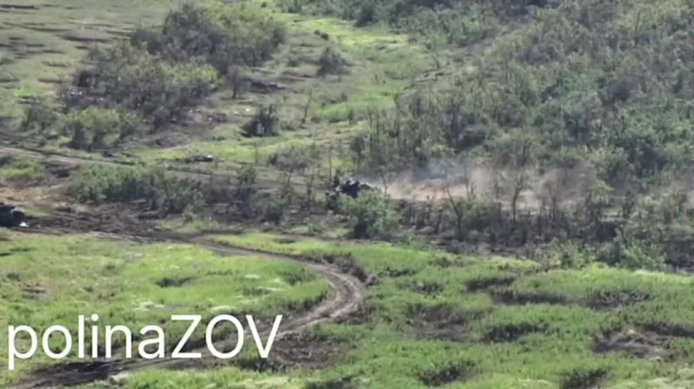 Юрий Котенок: Запорожское направление — американская БМП M2А2 Bradley ODS-SA пытается удрать от русской артиллерии с печальным для Bradley финалом