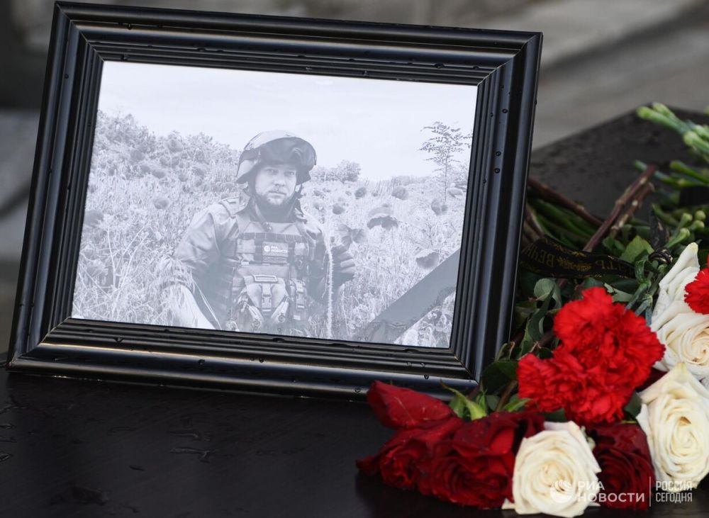 Матери погибшего военкора РИА Новости вручили орден Мужества