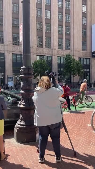 Илону Маску пришлось снять логотип X со штаб-квартиры Twitter в Сан-Франциско через три дня после установки