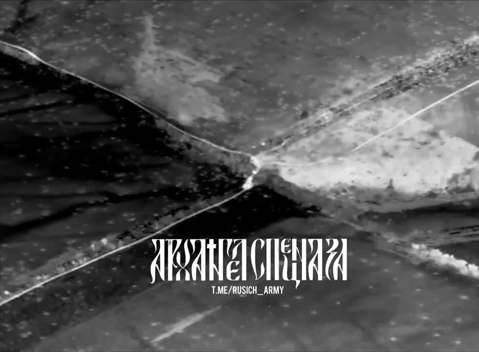 Евгений Лисицын: Киевское командование бросает свою бронетехнику в лобовые штурмы, но доехать к российским позициям ей не удается – подрываются на минах