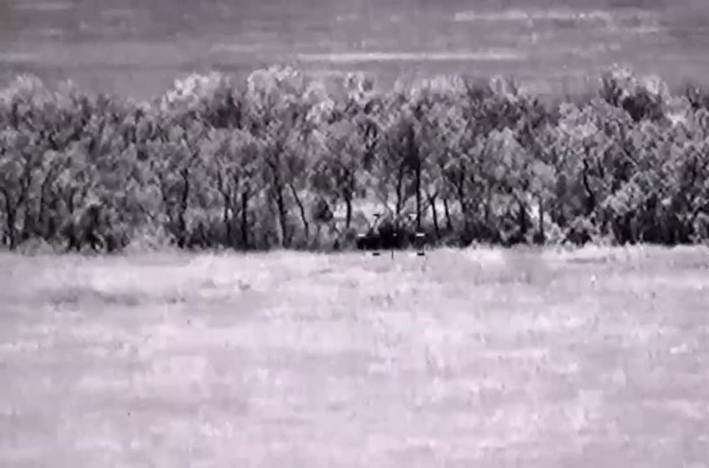 Андрей Руденко: Экипаж разведывательно-ударного вертолета Ка-52 на Запорожском направлении нанес удар управляемой ракетой по замаскированному в лесополосе боевому бронированному объекту ВСУ