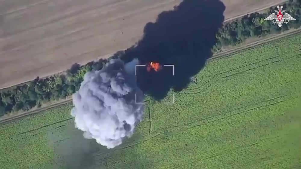 Андрей Руденко: Кадры уничтожения замаскированной САУ украинской армии с помощью барражирующего боеприпаса «Ланцет» на Запорожском направлении