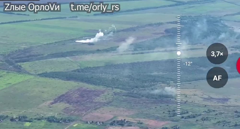 Юрий Котенок: Кадры, снятые в начале августа в районе Работино (Запорожское направление) — засада на три БМП "Бредли" и их последующая обработка из танков и ПТУР