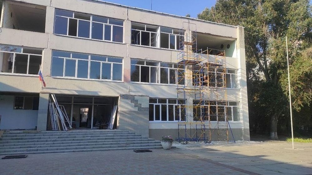 Шефы из Пензенской области ремонтируют школу в Токмаке