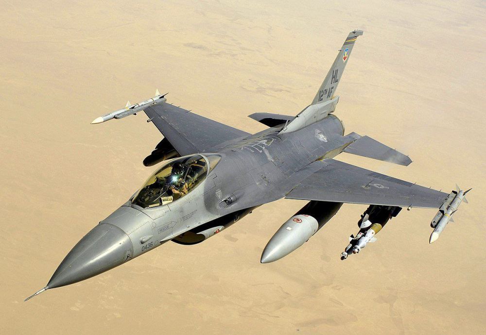 ��� �������� �������� ����� ������������ F-16 �� ����� � �����������