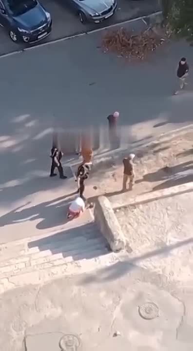 Андрей Руденко: Военкомы в г Запорожье избивают мужчину, не желающего идти на убой в рядах всу. Как там говорил ублюдок Зеленский ? «Мы никого насильно в армию не заставляем идти», вроде бы так с трибуны рассказывал этот ублюдок ?