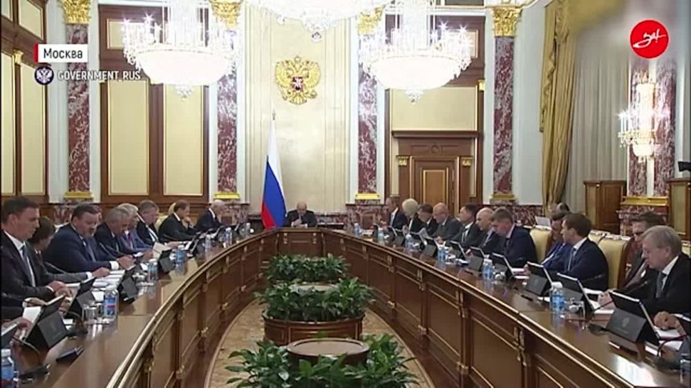 Правительство дополнительно выделит 30 млрд рублей на повышение зарплат бюджетников