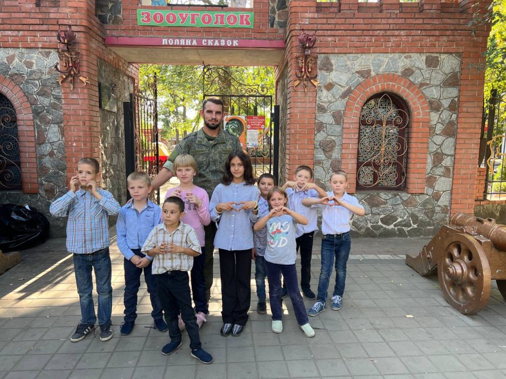 В Мелитополе для воспитанников подшефной организаций сотрудники регионального СК России организовали поход в зооуголок