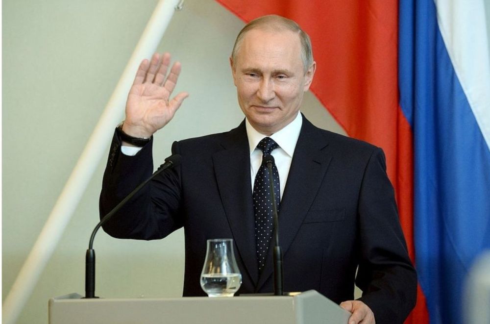 Председатель СОЦПРОФ Сергей Вострецов поздравляет президента России с Днем рождения