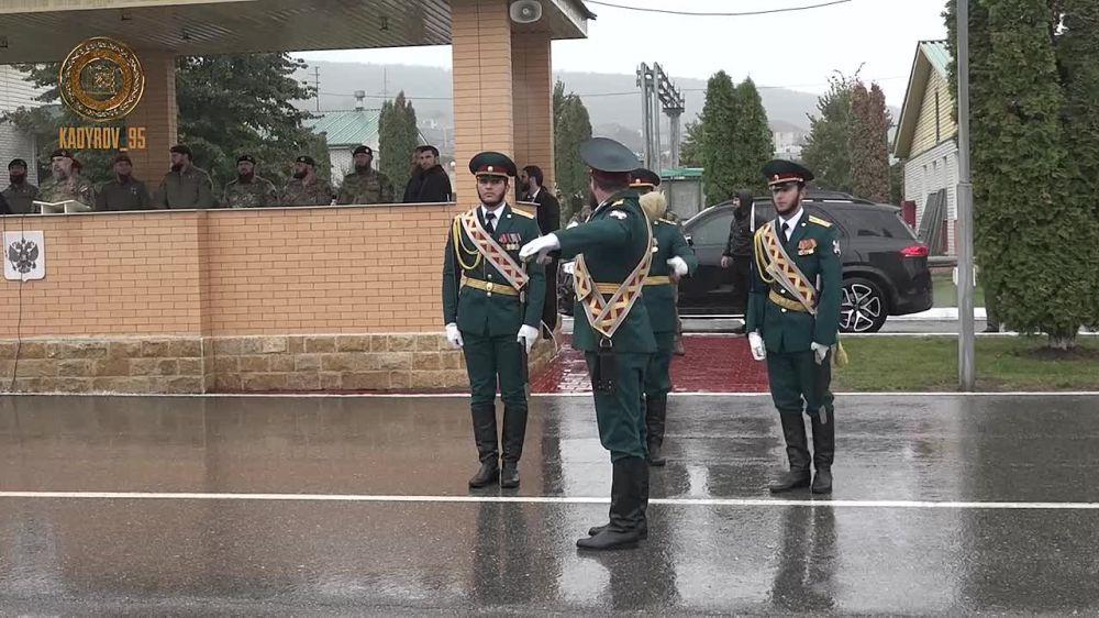 Рамзан Кадыров: Сегодня в торжественной обстановке вручено Боевое знамя нового образца 141-му моторизованному полку («Север») отдельной бригады оперативного назначения имени Героя России Ахмата-Хаджи Кадырова