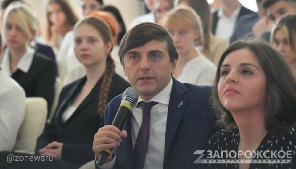 Глава Минпросвещения России поддержал идею введения аналога «Пушкинской карты» для учителей