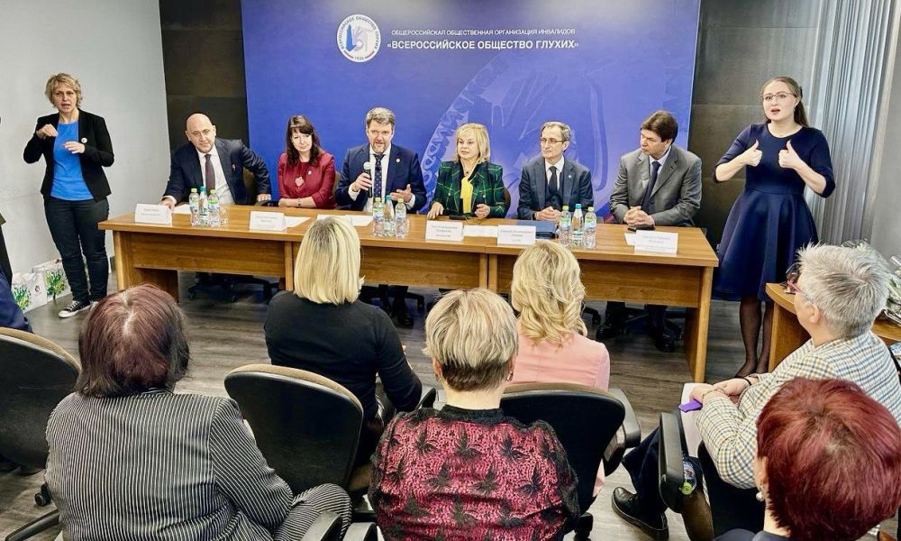 Элла Памфилова и Николай Левичев поздравили переводчиков русского жестового языка с профессиональным праздником