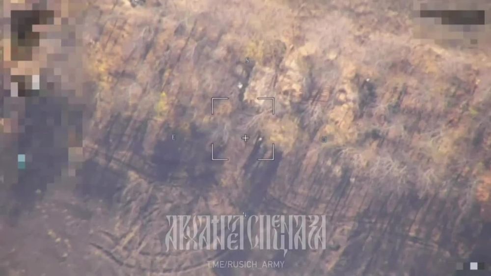 Евгений Лисицын: Красивые кадры, на которых операторы российских "Ланцетов" уничтожили сразу аж две САУ “AHS Krab” ВСУ на Запорожском направлении