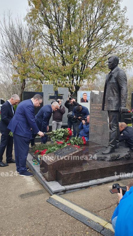В Симферополе открыли памятник Кириллу Стремоусову — погибшему замглавы администрации Херсонской области