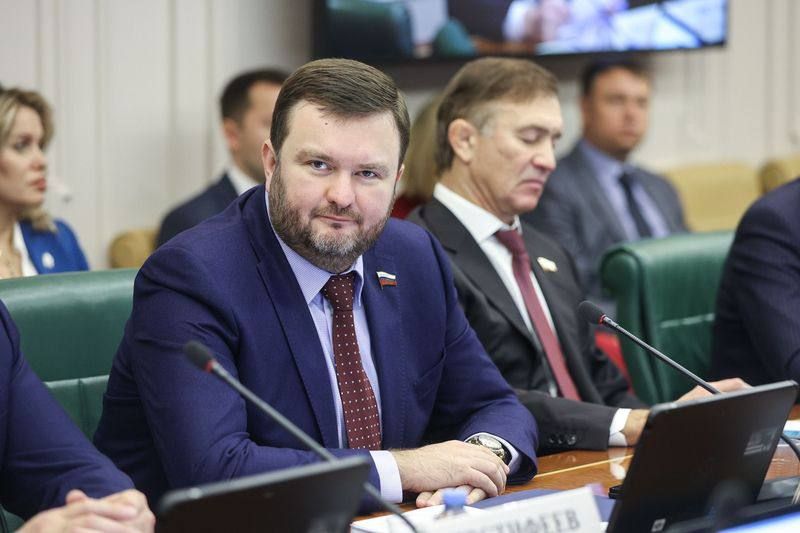 ������� ������: � ���� ������������ ��������� �������� �� �� ������������� �������� ����-������� �� ��������� ����� ��������� � �������� ��������-��������������� ��������� ����� ������