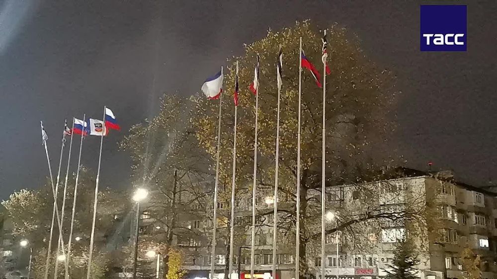 Коммунальщики и МЧС устраняют последствия стихии в Бердянске