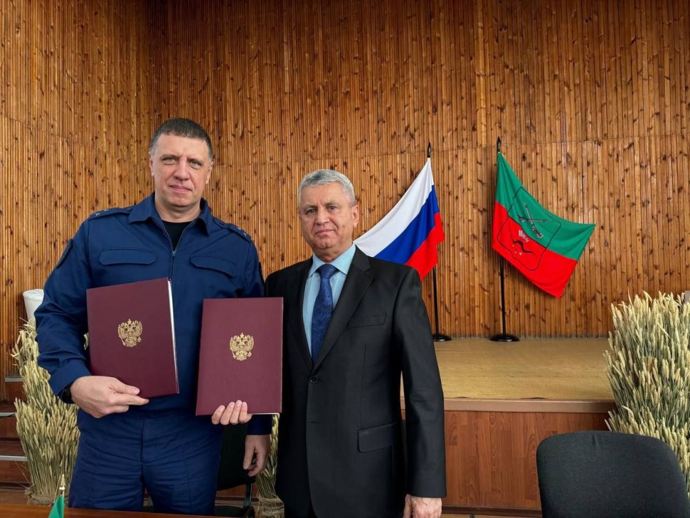 Прокурор Запорожской области Кирилл Осипчук и председатель регионального Законодательного Собрания Виктор Емельяненко заключили соглашение о порядке взаимодействия в сфере правотворческой деятельности