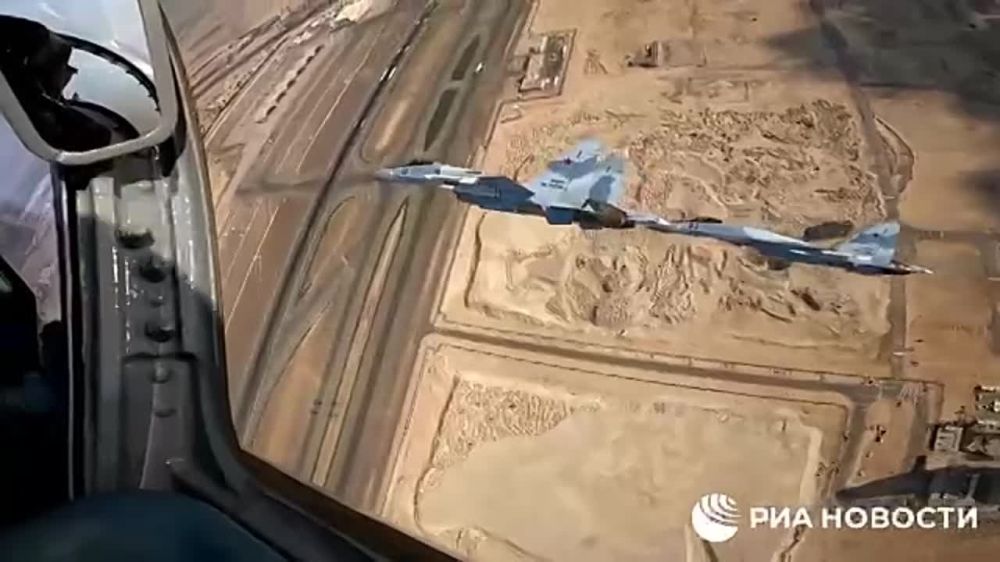 Минобороны РФ опубликовало видео сопровождения самолета Владимира Путина истребителями Су-35С