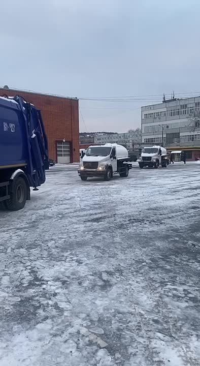 Пензенцы передали в Пологи новые спецмашины