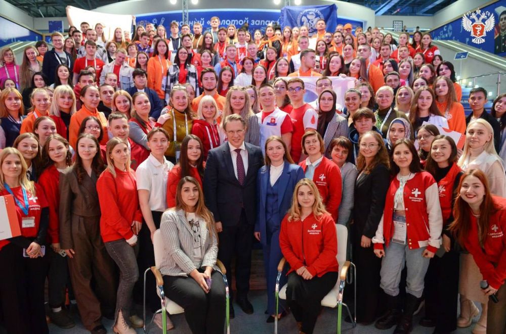 Михаил Мурашко: Волонтеры-медики — смелая и сформированная команда, настроенная на практические результаты