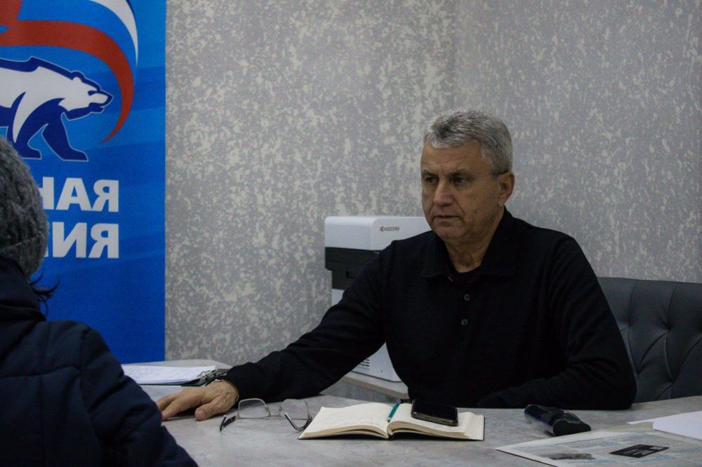 Председатель Заксобрания Запорожской области Емельяненко Виктор Андреевич проводит личный прием граждан