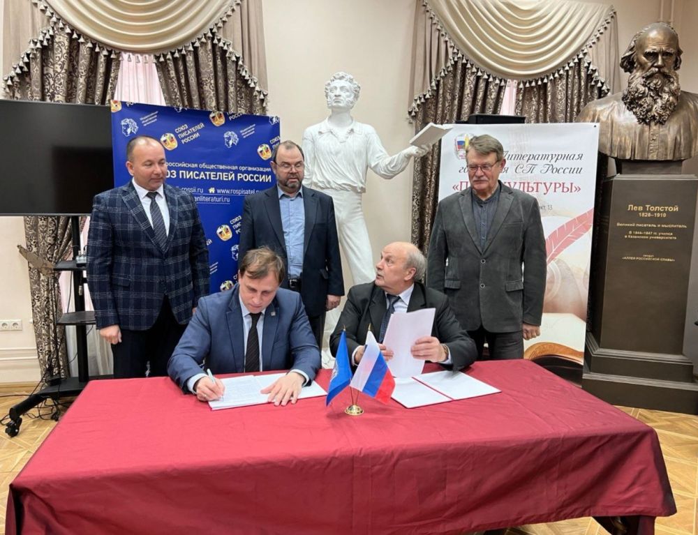 Сегодня в Москве две старейших и крупнейших общероссийских общественных организации, Объединение профсоюзов России СОЦПРОФ и Союз писателей России заключили соглашение о взаимодействии и сотрудничестве