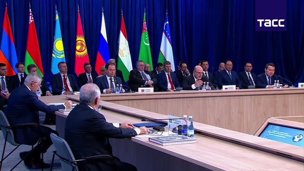 Продвижение русского языка для межнационального общения на Евразийском континенте поможет укрепить братские и добрососедские отношения между странами СНГ, отметил Михаил Мишустин на заседании Совета глав правительств Содружества