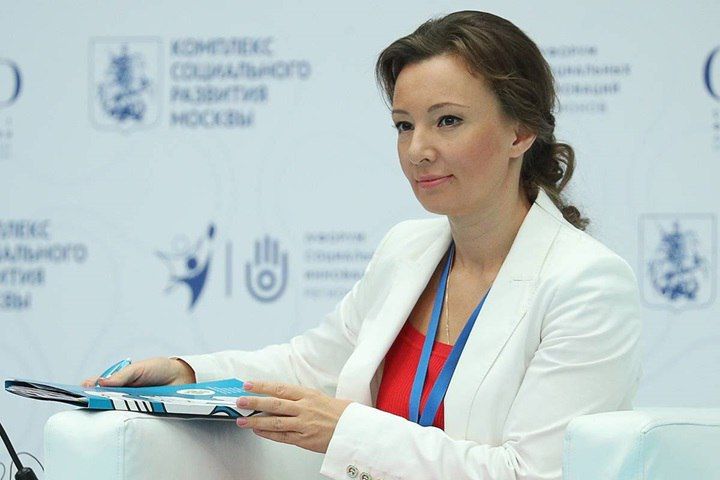 Балицкий поздравил с днем рождения вице-спикера Госдумы Анну Кузнецову