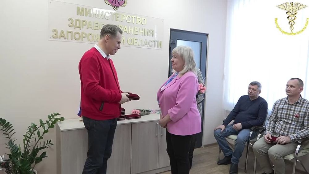 Михаил Мурашко наградил медиков Запорожской области медалями Луки Крымского