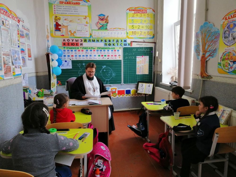 КРЕЩЕНИЕ ГОСПОДНЕ. Единый классный час для учеников 1-4 и 5-9 классов на тему "Крещение Господне" был проведен в ГКУ ЗО "Великознамеская СОШ №2"