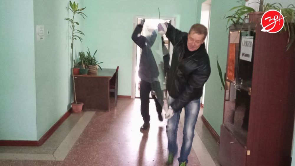 Команда Президента помогает: при поддержке шефов из Пензы в Токмаке восстанавливают здание Управления соцзащиты