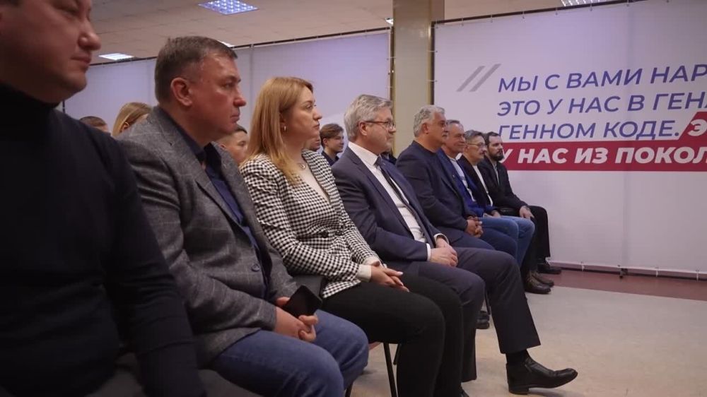 Председатель Народного Совета Донецкой Народной Республики Артём Жога встретился с молодёжью Запорожской области