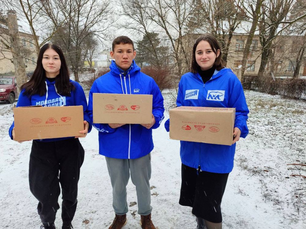 Молодогвардейцы Черниговского района передали сладкие подарки детям дошкольного возраста