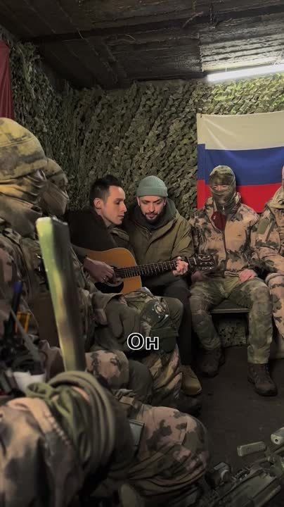 Рэпер ST и гитарист группы «Звери» Герман Осипов поддержали песнями бойцов в зоне СВО
