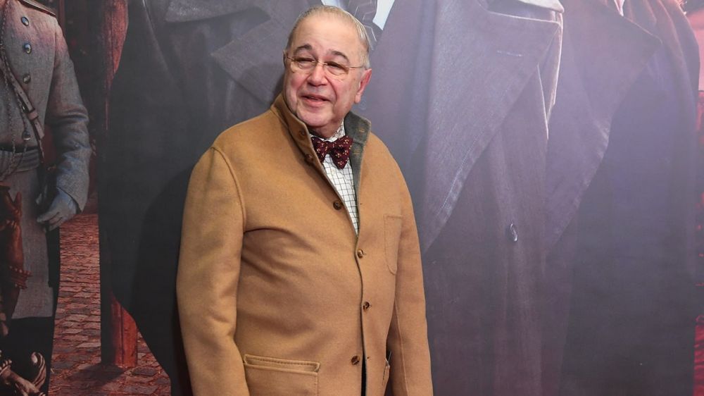 Евгений Петросян находится в реанимации, ему провели операцию на руке