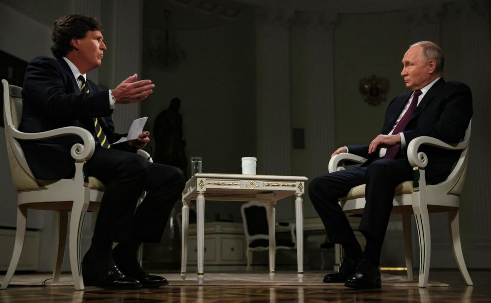 Что было в документах, которые Путин передал Такеру Карлсону