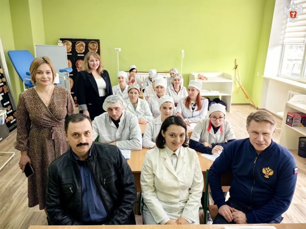 Михаил Мурашко пообщался со студентами Бердянского медицинского колледжа