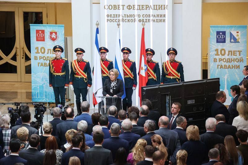 Дмитрий Ворона: В День воссоединения Крыма с Россией в Совете Федерации открылась тематическая фотовыставка