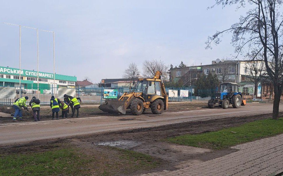 Новая техника, переданная пензенцами, задействована в работах по благоустройству Токмака