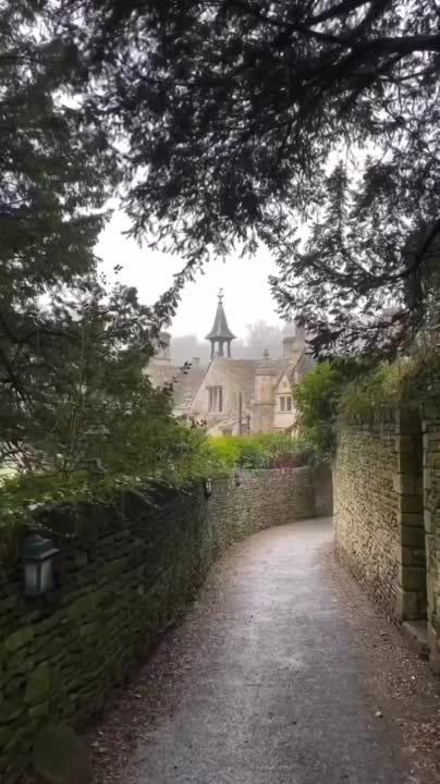 Castle Combe - ��������� ���������� �������, ������� ��������� ����� �� ����� �������� �������� ������