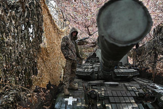 Стягивание тяжелой техники ВСУ под Артемовск объяснили