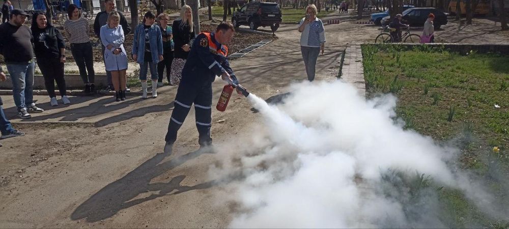 Пензенцы напомнили врачам Токмака правила пожарной безопасности
