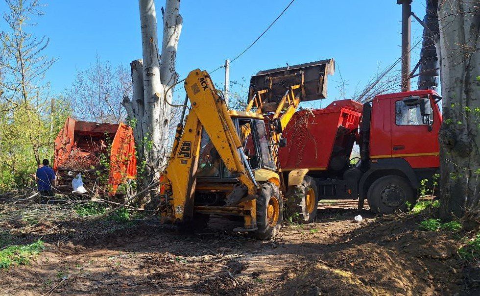 В Токмаке приступили к ликвидации несанкционированных свалок