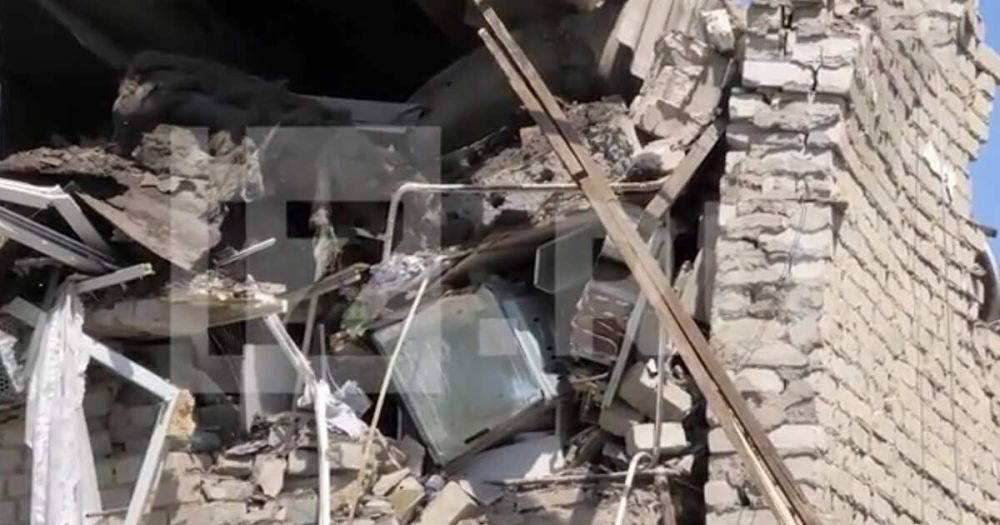 Кадры последствий атаки ВСУ на жилые дома в Токмаке, где погибли 8 человек