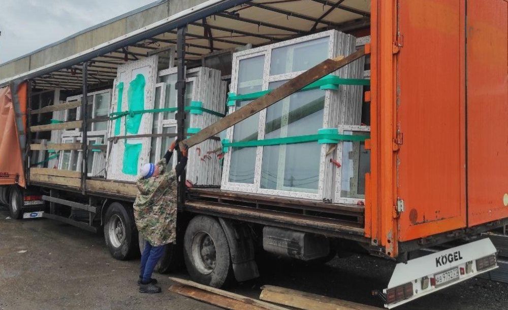 Окна в здании администрации Токмакского муниципального округа восстанавливают при содействии пензенцев