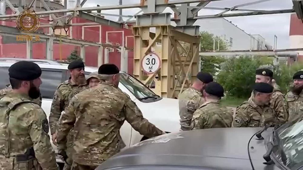 Рамзан Кадыров: Дорогой БРАТ, депутат Парламента Чеченской Республики Магомед Ханбиев в ходе визита в зону проведения специальной военной операции побывал в расположении бойцов чеченских подразделений на Запорожском направлении