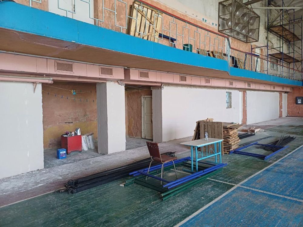 Во Дворце спорта Токмака начинается ремонт фасада