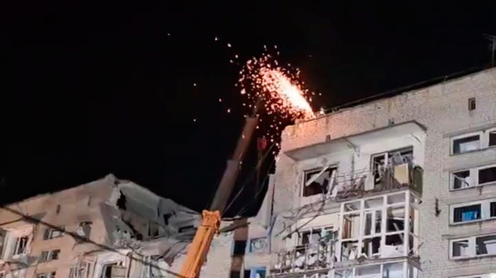 Опубликованы кадры разбора завалов после обстрела ВСУ Токмака