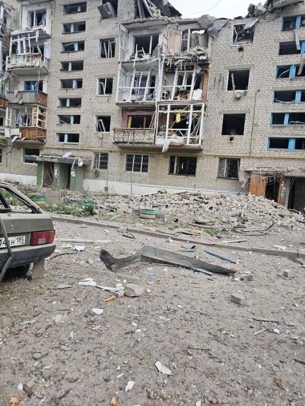 Мельниченко: под завалами дома, обстрелянного ВСУ в Токмаке, могут быть люди