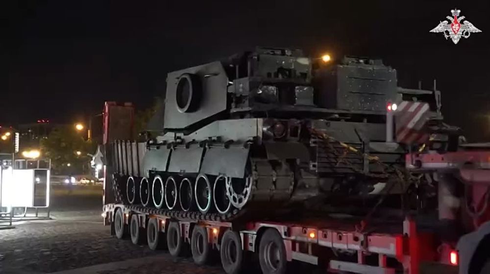 � ������ �������� ������� ������� �������� � ����� ������� ������ ������� ���� M1 Abrams � ��������� ���������� ������ M1150 Assault Breacher Vehicle, ������������ � ���